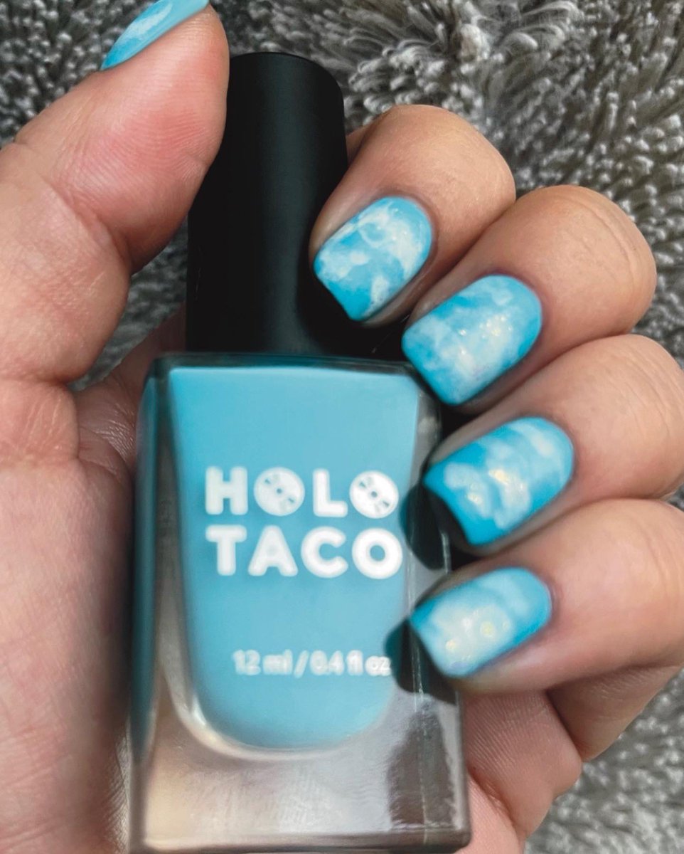 Elainrz's tweet photo. #holotaconewyear2022 @holotaco #holotaco this manicure is to ring in the new year as a fresh start! #cloudnails #cyantific #notmilkywhite #lunarunicornskin don’t have a good year… have a great year! https://t.co/MNrbiUkCKb