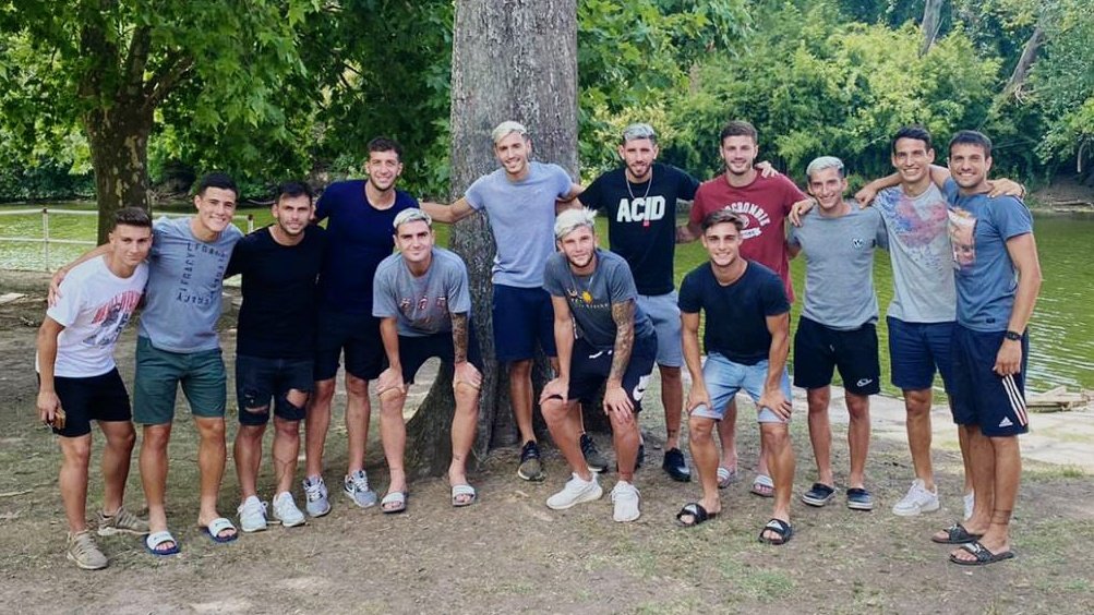 En el día de hoy, parte del plantel profesional compartió un almuerzo en el Club Náutico El Timón 🍽️

¡Gracias <a href="/clubeltimon/">Club El Timón</a> por recibirnos! 🚣

💙🤍💛🖤 🤝 💛🖤