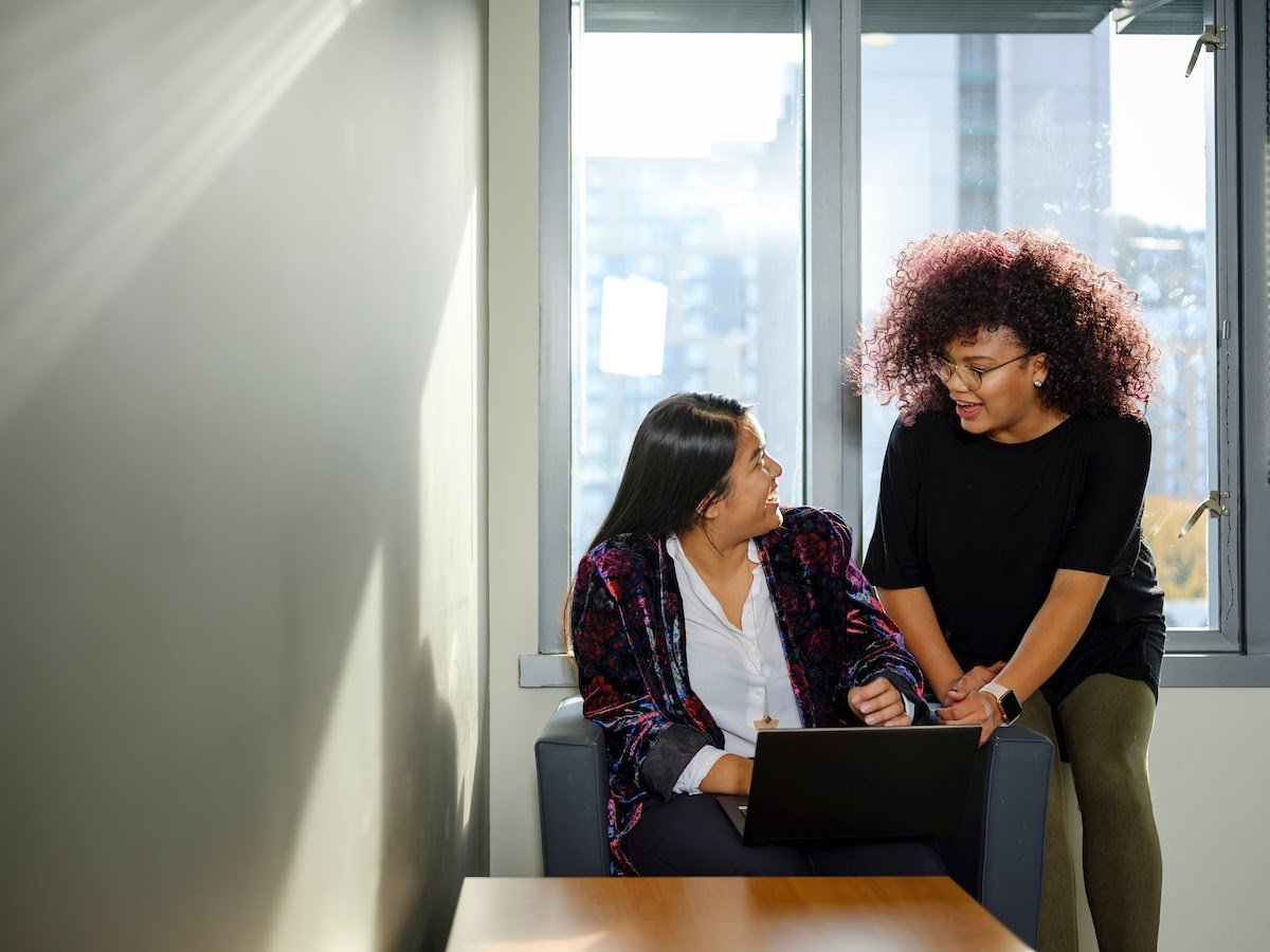 go2psu's tweet image. The University Studies Peer Mentor Program allows upperclassmen to mentor newer students and be successful in their classes by helping teach a variety of college and academia skills. Head over to the link in bio to learn more and apply! ✏️