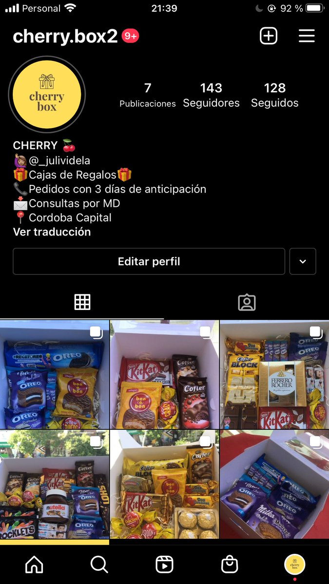 julividela02's tweet photo. Hace poquito empecé con este emprendimiento de cajas de regalos llenas de chocolates, alfajores, bombones y mas! Voy a estar publicando más novedades en mi cuenta de ig. Agradecería si me ayudan con un rt, hoy por mi mañana por ustedes💛 https://t.co/c87YJaLuCE