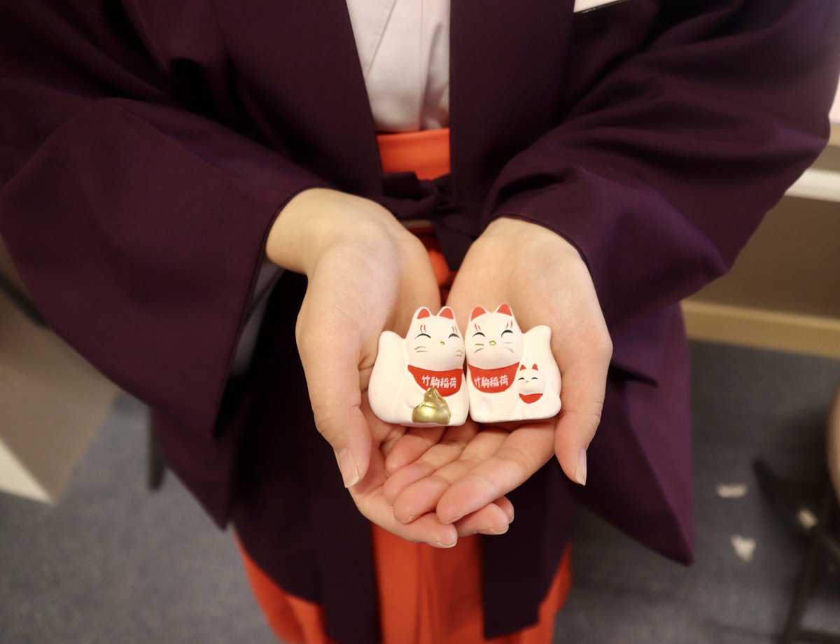 きつねみくじについてよく質問されるのですが、きつね🦊が持っている