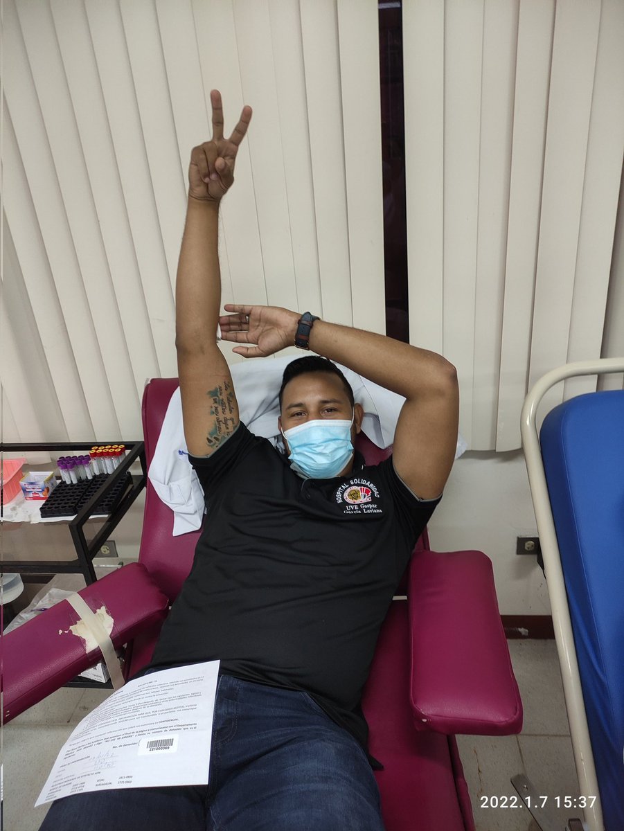Eulila5's tweet photo. #07Enero2022 En el Hospital Solidaridad en #Nicaragua Los héroes de batas blancas no solo salvan vidas atendió con calidad y calidez también contribuyente #SaludParaElPueblo donando sangre.   Dobles héroes de amor❤️🖤 https://t.co/1F6nRplUhW
