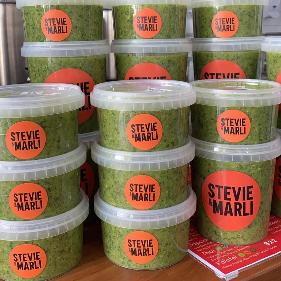 Green Goodness Immune-Boosting Soup 💚🍲⁣⁣⁣⁣⁣
⁣⁣⁣⁣⁣
Spinach, Peas &amp; Broccoli 🥬🥦⁣⁣⁣⁣⁣
⁣⁣⁣⁣⁣
All Vegan, All Good, All Natural 💯👌⁣⁣⁣
⁣
🛒⁣ url.paras.digital/xbqYA2b
⁣⁣⁣
#stevieandmarli #greensoup #foodie #vegansoup #immuneboost #soupkitchen