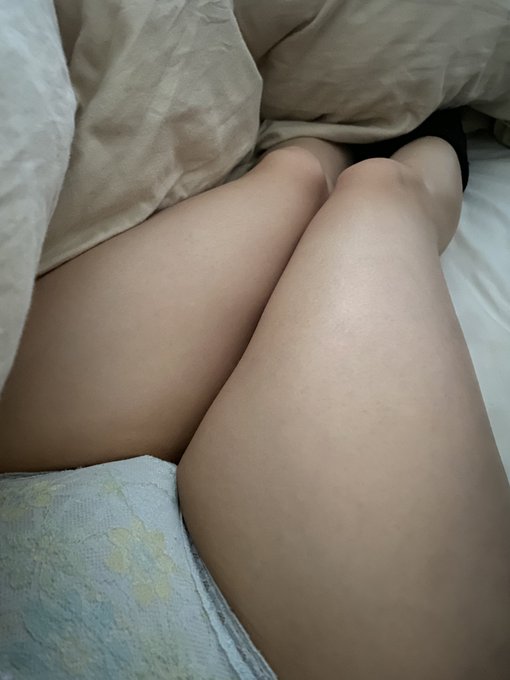 おはようございます（&acute;-`）.｡oO https://t.co/X07bA09BYB<a href="/tag/%E5%A4%AA%E3%82%82%E3%82%82"class="tags"><span>#太もも</span></a><a href="/tag/%E7%94%9F%E8%84%9A"class="tags"><span>#生脚</span></a>