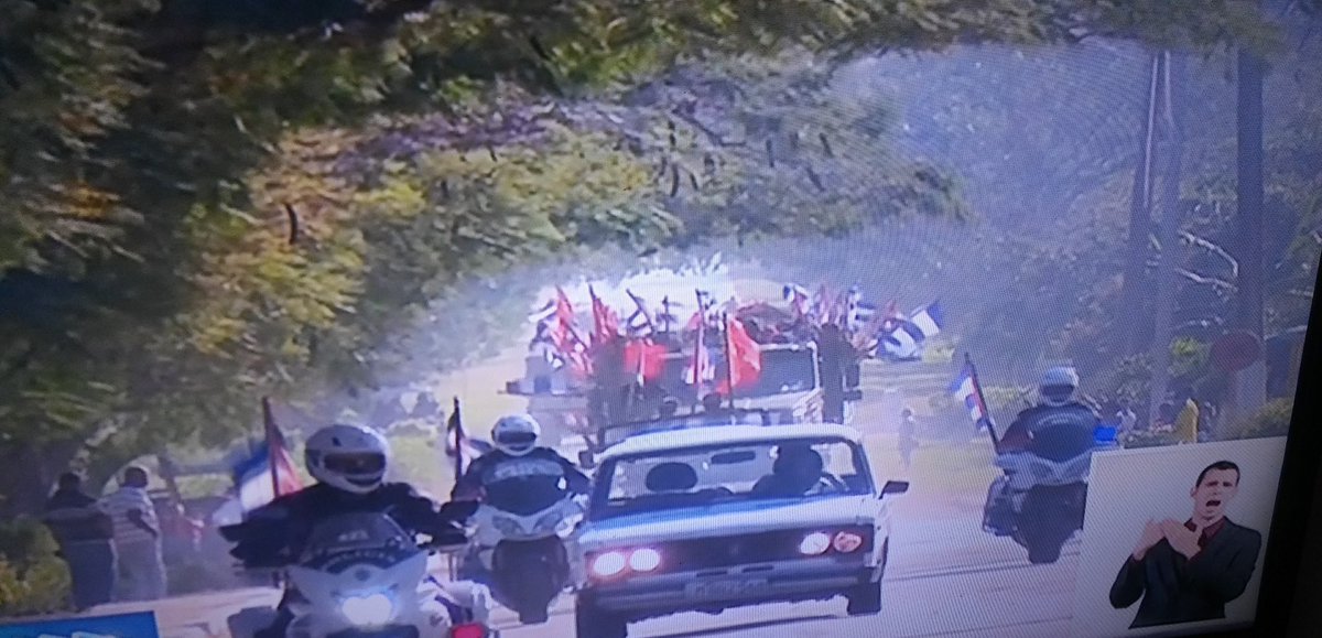 Isabel54425824's tweet photo. #CubaViveEnSuHistoria Recibe la Atenas de Cuba Caravana de la Libertad, la cual se recibió por primera vez hace 63 años y llegó para quedarse. #RedTocororo #CocodriloCombatiente. https://t.co/2qjSpyXyI5