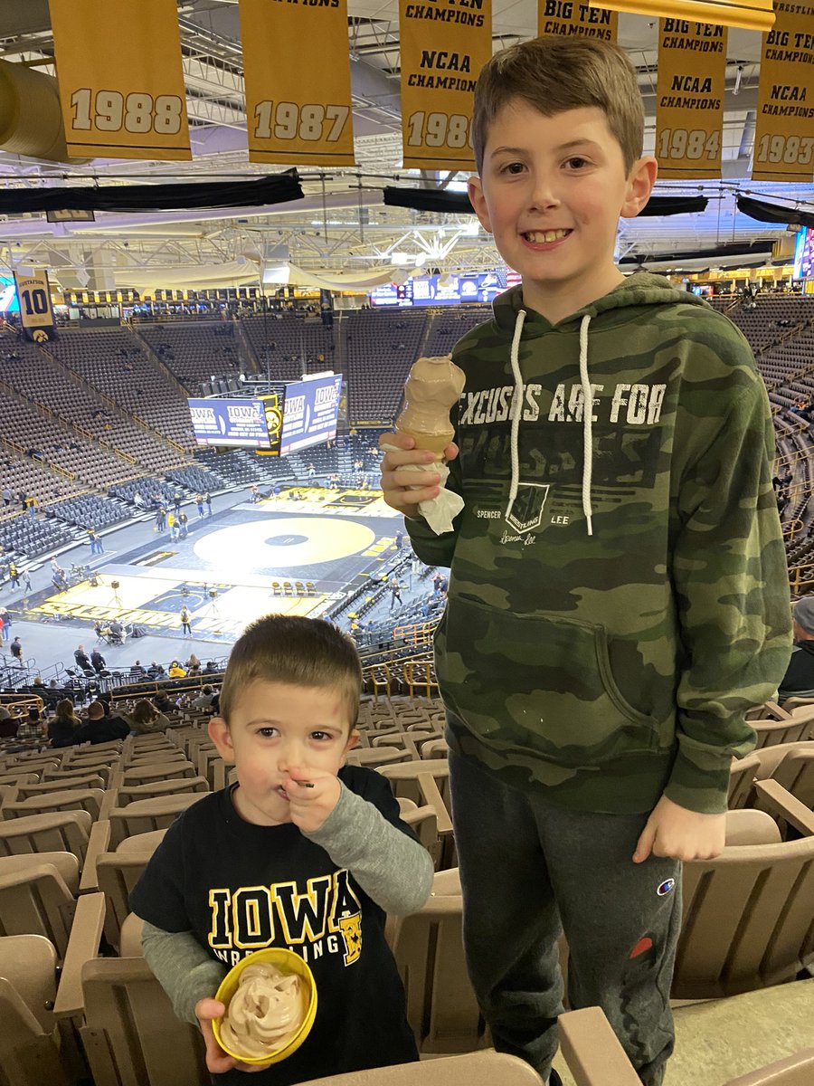 Back in Carver for Hawkeye Wrestling! And ice cream! 🖤💛 Go Hawks!
#FightForIowa #HawkeyeWrestling