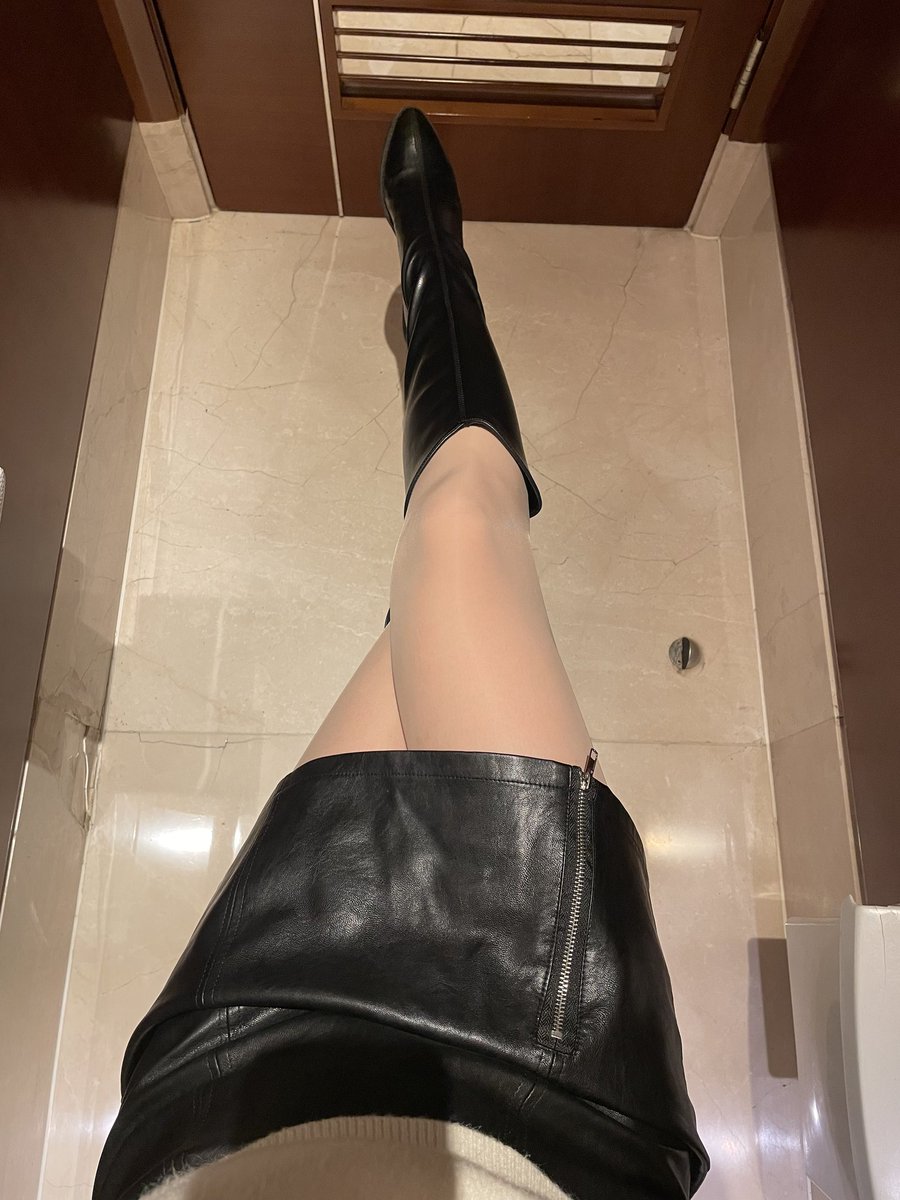 @limerencem 冬天依然要露大腿啊！不然哪有男人对你流口水呢？
#涞觅不止丝滑
#肉丝
#丝袜
#美腿
#恋足 https://t.co/BuwtqS91fa