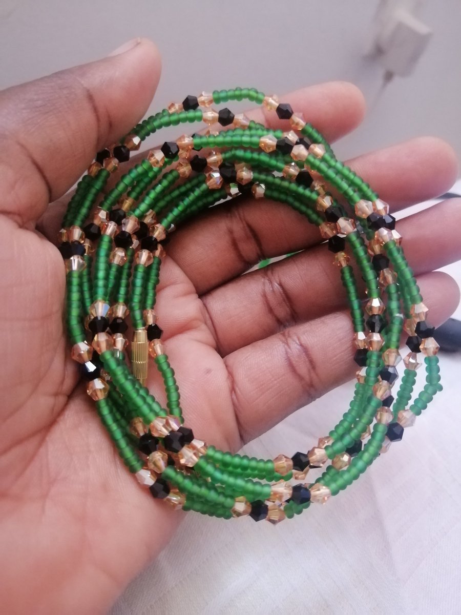 For a royal like youuu.
20ghc per strand.💚💛🖤