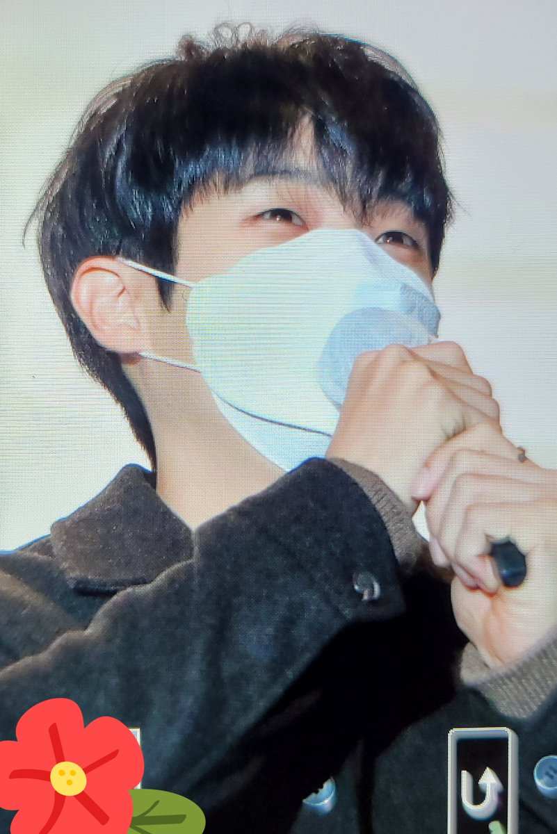 another_mmt's tweet photo. 220108 용산CGV 경관의 피 무대인사  #최우식
진짜 너무귀여워ㅠㅠㅠㅠㅠㅠㅠㅠㅠㅠㅠㅠㅠㅠ🤦🏻‍♀️ https://t.co/0lgOycyW5D