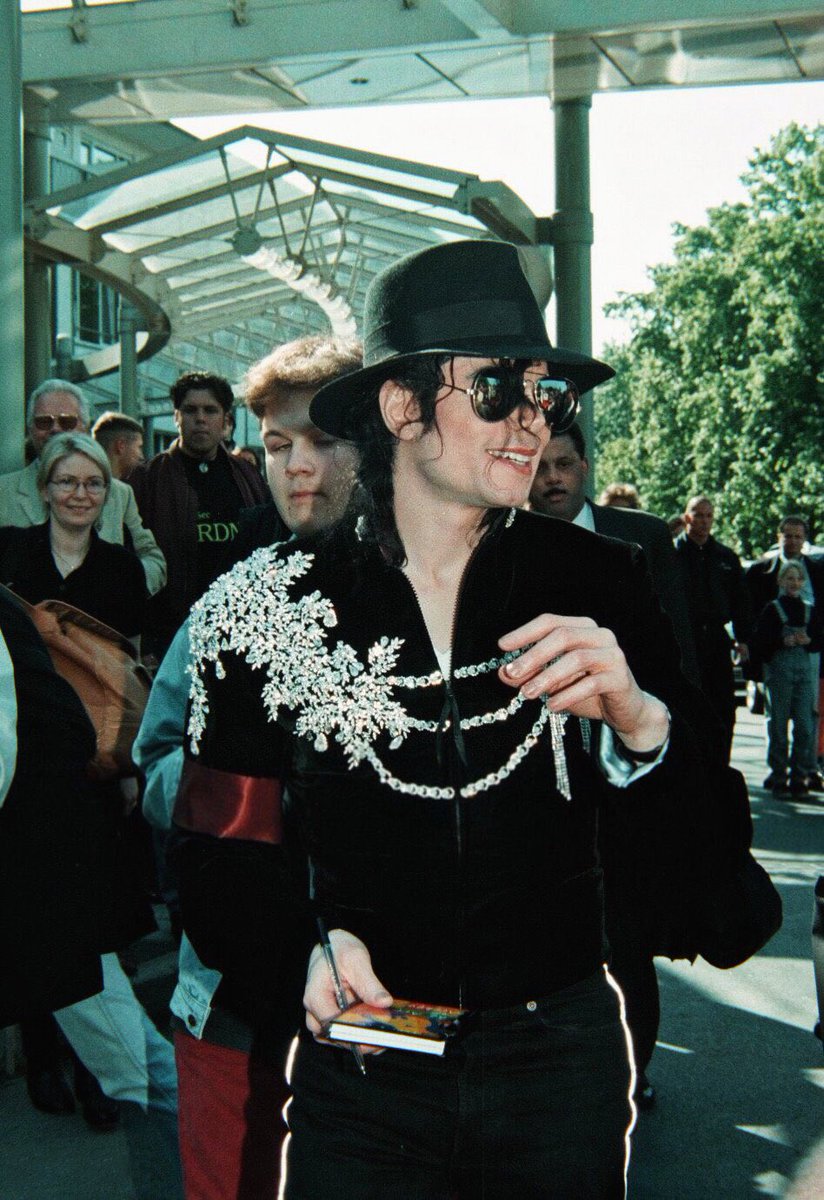 BofMjj's tweet photo. Michael Jackson in Germany, 1997. https://t.co/JE4iobEVcO