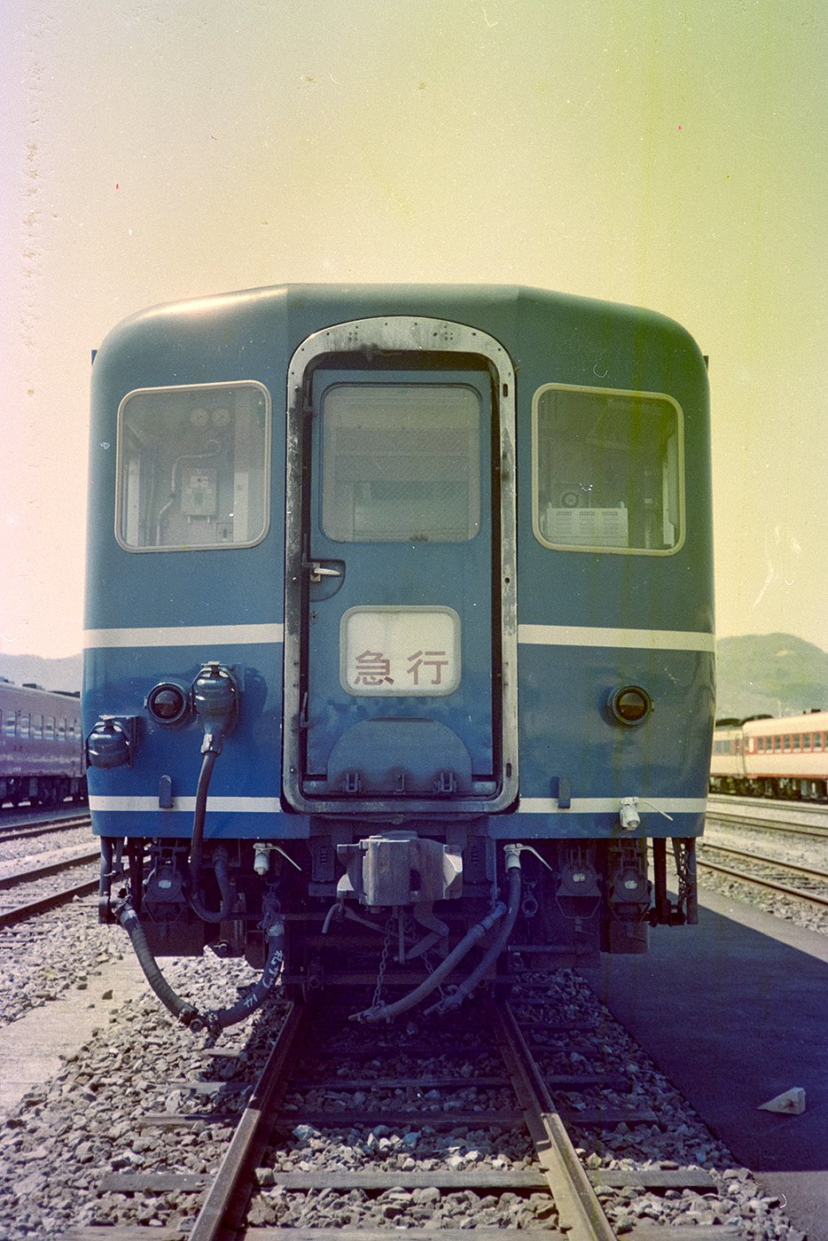 急行たるまえ / 急行すずらん運用 吊下サボ 札幌行・函館行 ◯函 1969年（昭和44年）4月 北海道蒸機撮影旅行16 朝の五稜郭機関区