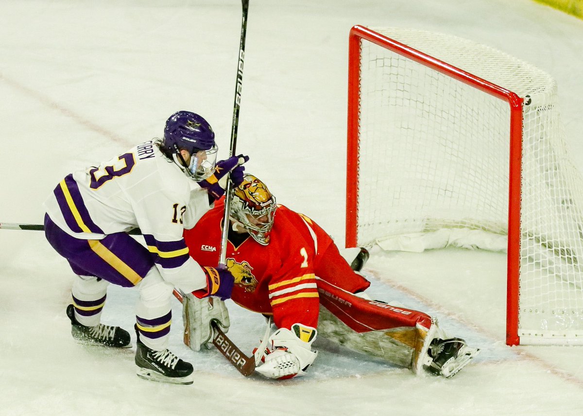 Second period update: Mavs are headed into the third period 4-1.