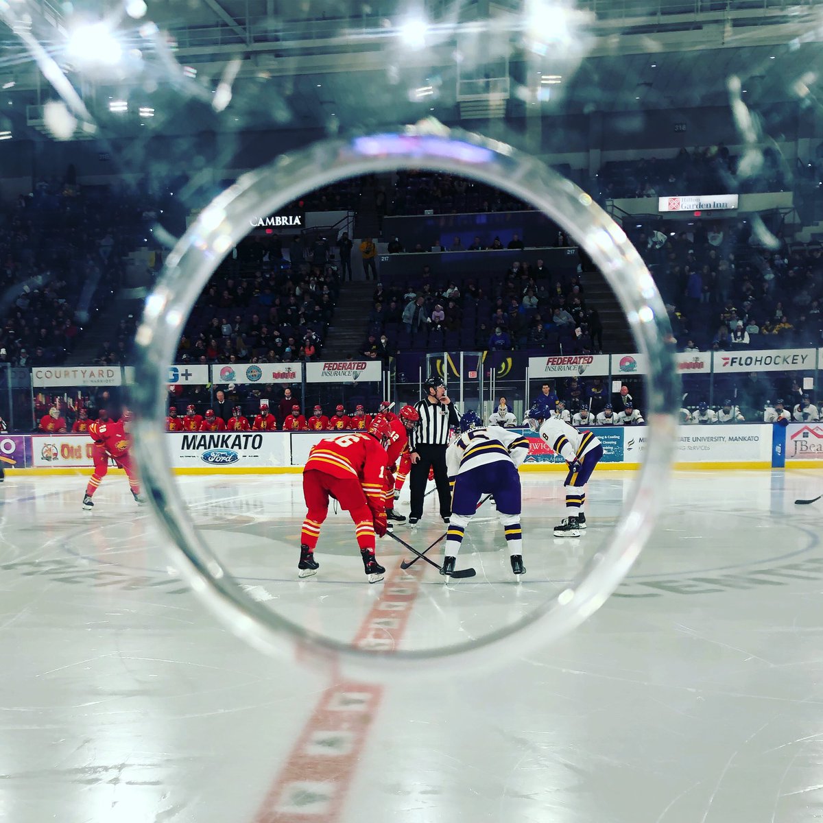 TJradio's tweet photo. Came inside to sit by the ice and warm up! #MSUvsFSU Obligatory #GlassHole pic #HornsUp😈🤘 #CCHA #holé https://t.co/kn5SmO997R