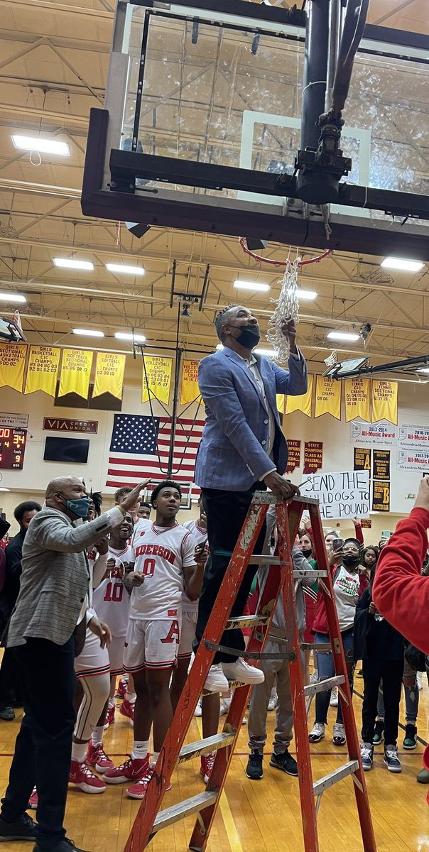 drkellydurr's tweet photo. Madison County Champions! Could not be more proud of @CoachBowl100, his staff, and the Tribe💚🏀❤️! So much fun to watch this week!
#GoTribe https://t.co/EYUiEGX0TI