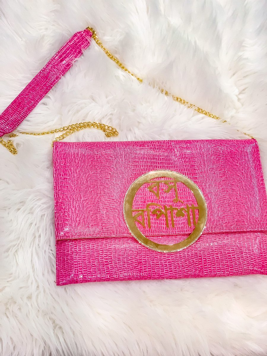 goldsoleil's tweet photo. @bipsluvurself Happy Birthday Queen. A personalized purse made with your name in 21k Gold and Swarovski crystals 💕 #BipashaBasu #happybirthday #goldsoleil https://t.co/vrmdkpKxAQ