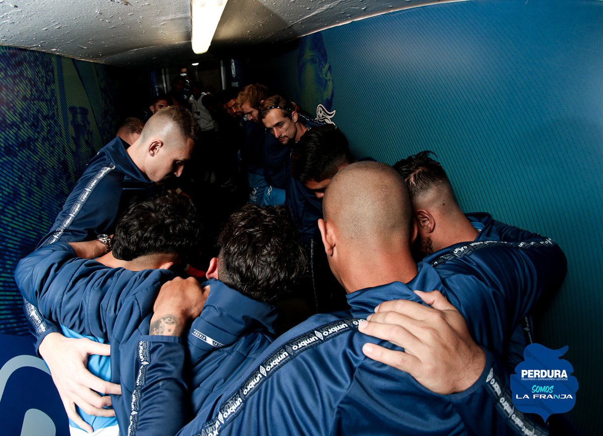 Correcto, <a href="/rgomezjunco/">Roberto Gómez Junco</a> 👊🏻

Estamos a 5 minutos de que se presente el Club Puebla de Don Nicolás Larcamón 🔵

#LaFranjaQueNosUne🎽