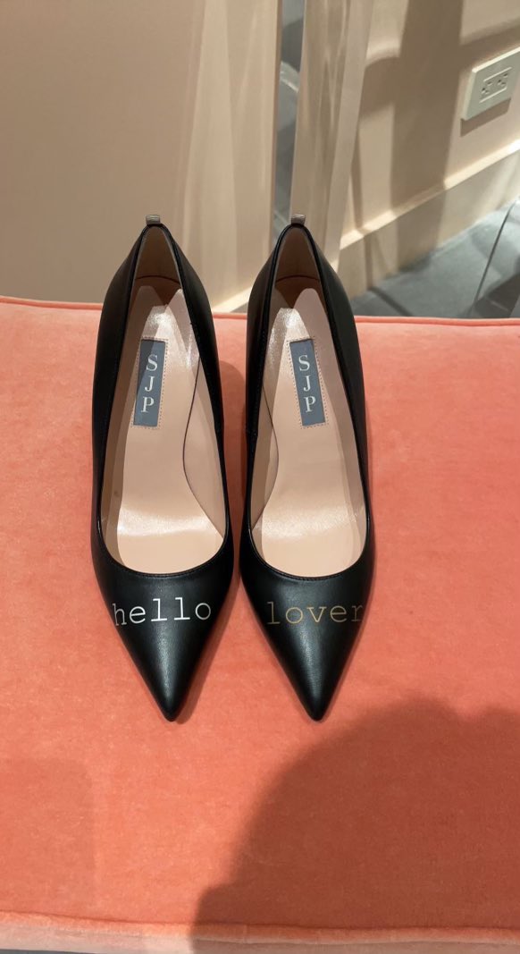 DinaBOnAir's tweet photo. And just like thatโฆ I bought myself the perfect Christmas present. Hello Lover๐ค #sjpcollection #hellolover #sarahjessicaparker #sjp #andjustlikethat @SJP @sjpcollection @AndJustLikeThat https://t.co/Sq3eByjqPv