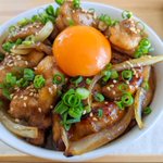 甘酸っぱいお肉がたまらなく美味しい。「究極の甘酢照り焼きチキン丼」