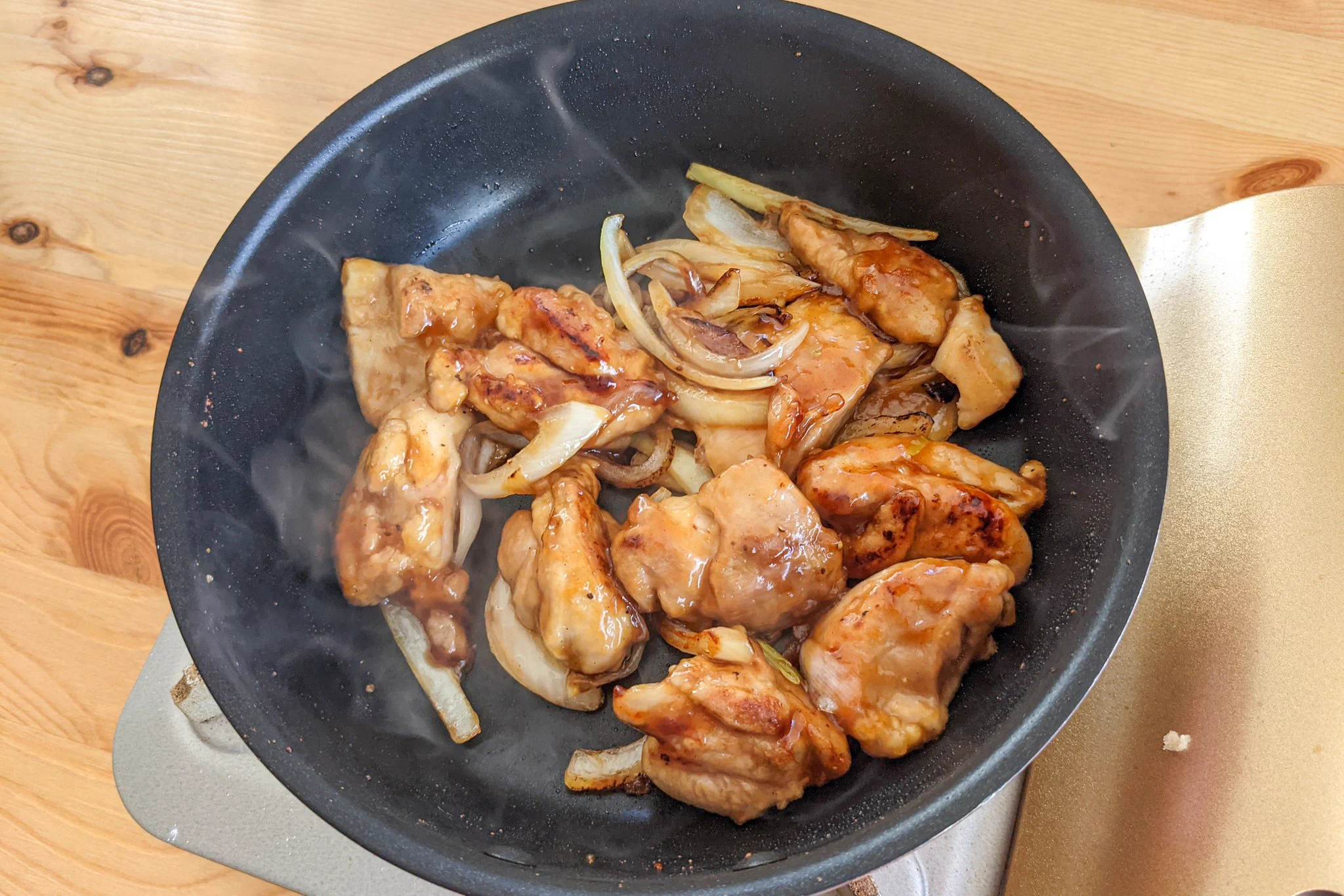 甘酸っぱいお肉がたまらなく美味しい。「究極の甘酢照り焼きチキン丼」
