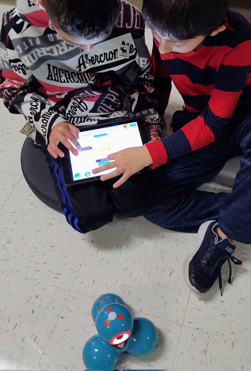 Ss were so excited to meet, greet, &amp; learn to code their  <a href="/WonderWorkshop/">Wonder Workshop</a> Dash robots using the Blockly app. <a href="/NISDSTEMLabs/">NISD STEM Labs</a> #codingisfun @WeGoPublic #DASH