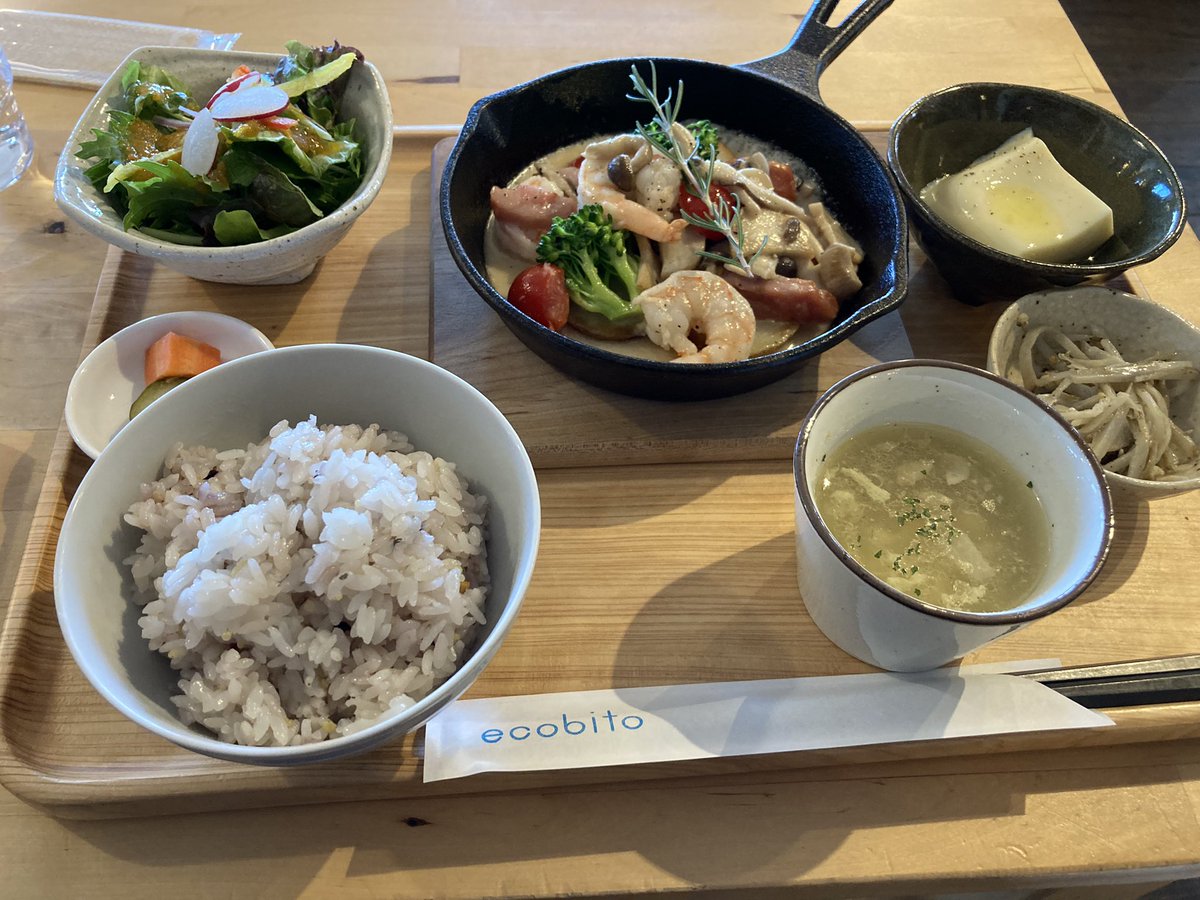 piyopiyo_2024's tweet photo. #ecobito

エビとベーコンのキノコクリーム煮😋
ソース劇うまっ‼️

JAF会員特典のドリンクはエゴマ茶。

健康に気をつかってるような、ボリュームあってカロリーしっかりとっちゃったような😆💦 https://t.co/SH66ezY1IE