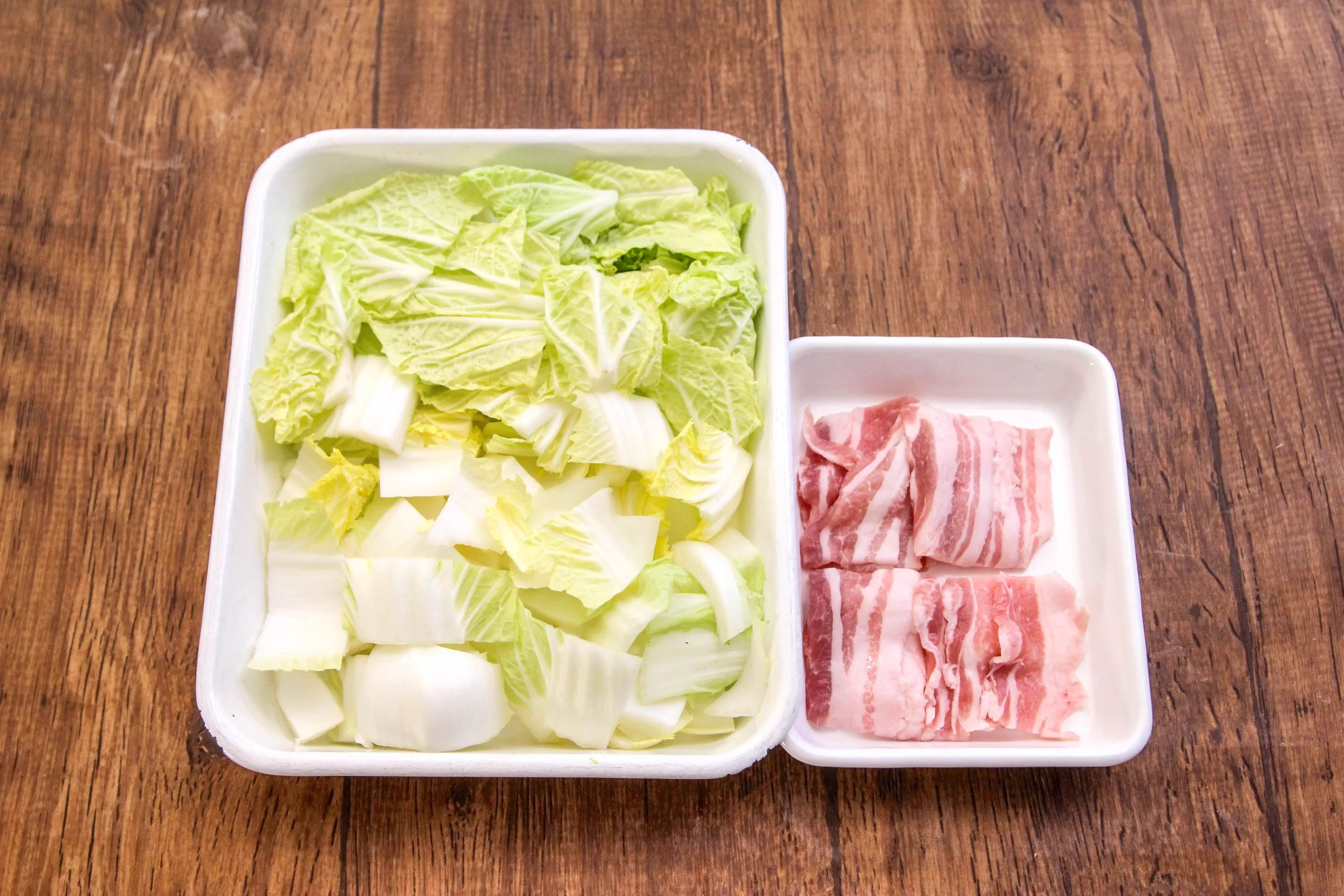 温かいものを食べたいときにもぴったりそう！豚バラや白菜を使った鍋レシピ！