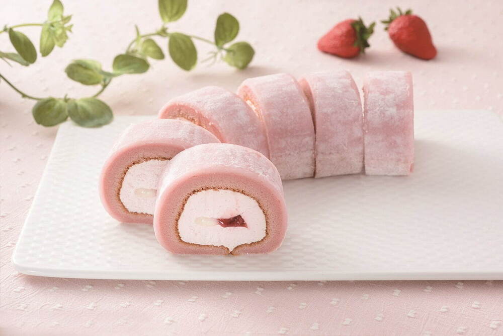 fashionpressnet's tweet photo. ローソンの苺スイーツ第2弾、“いちごみるく”のロールケーキやもち食感ロールなど - https://t.co/AXNpu9fQfL https://t.co/8dhxe6aHgE