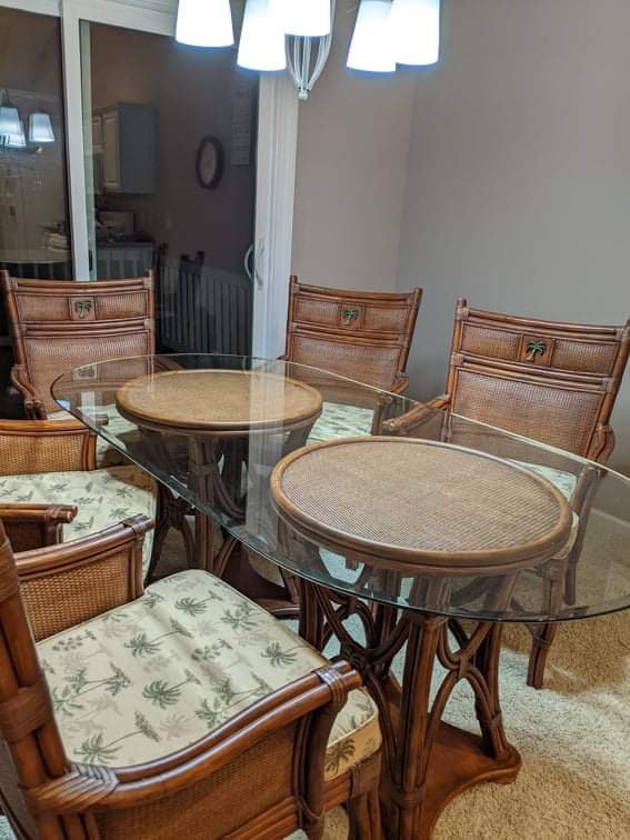 nosausage's tweet image. Anyone know someone looking to purchase some Florida-esque furniture? More to come. PM me.