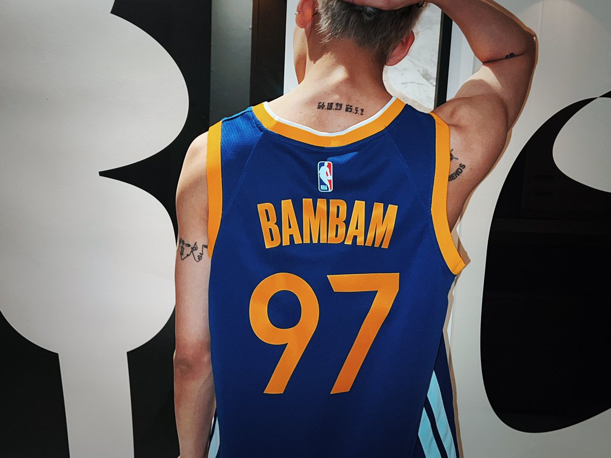 daradaily's tweet photo. คุณน้องแบมแบมเป็น Global Ambassador ของทีมบาสเก็ตบอล Golden State Warriors ทั้งที งานนี้แอดมินเจ็ดขอเล่นด้วยซี่ 👀🎊🎉

#AndrewWiggins #NBAAllStar #BamBamxGSW #BamBam #DARADAILY https://t.co/yfTT0BYDw3