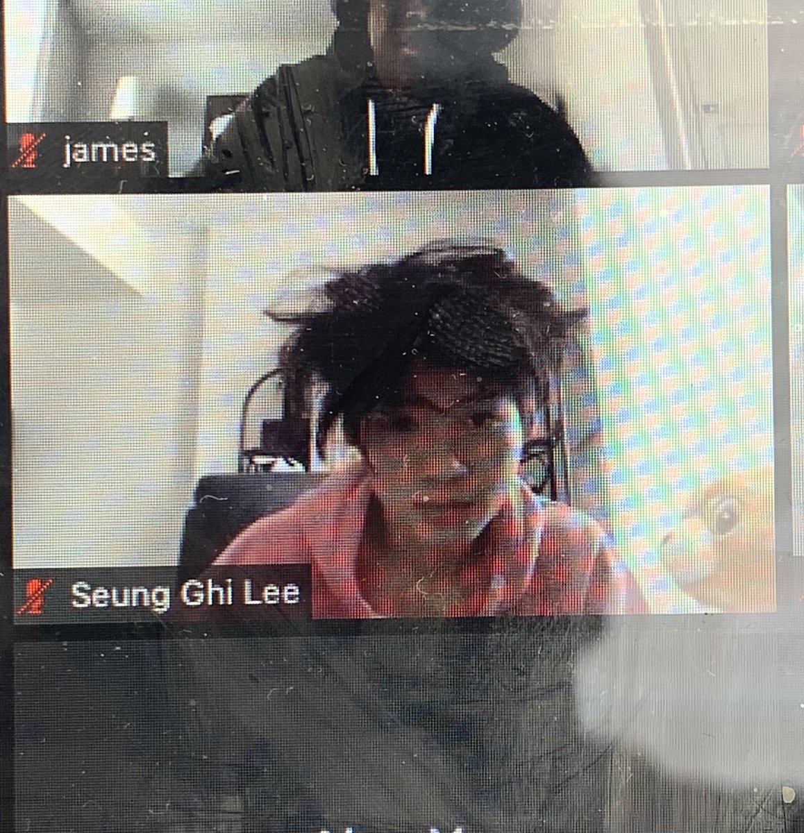 geoclasstweets's tweet photo. seems like Seung Ghi was not ready for todays virtual session (or Mr. Sipe's roasts for that matter)
#edwardscissorhands #lookingass https://t.co/xULLwerJdL
