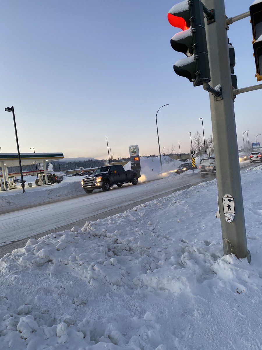 Hmmm…how do I cross?  Where do I cross? Canada is a winter country we really should have figured this out by now #wintercities