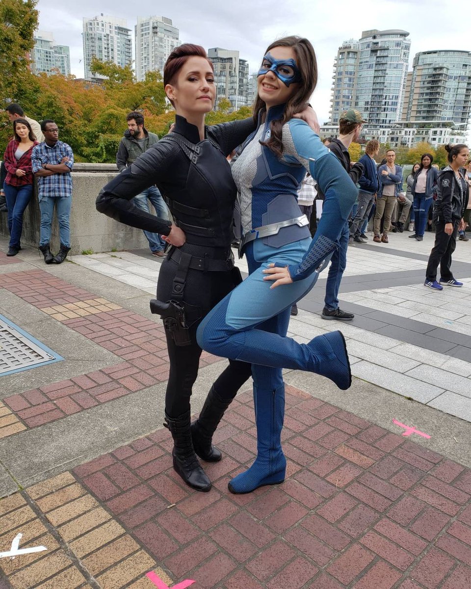 heartsupergirl's tweet photo. MLevi Art nos comparte nuevas y antiguas fotos del cast de #Supergirl en el set de la quinta temporada
-> https://t.co/6FIwpKRucf https://t.co/TpNIpv2dbg