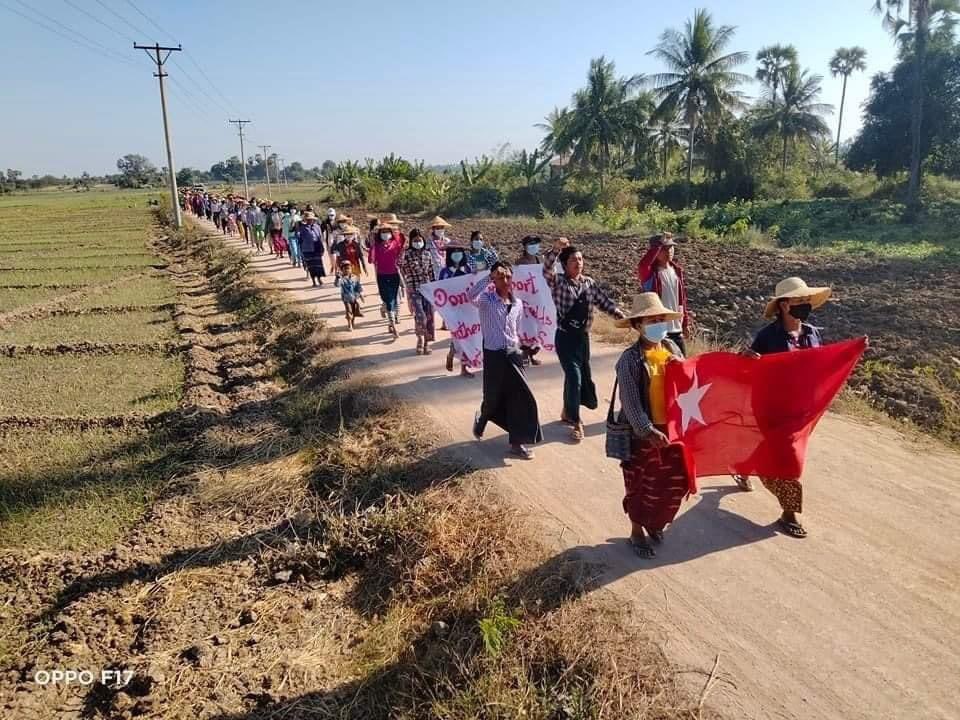 KhinKyiPyarAun3's tweet photo. Pro-democracy residents of several villages from northern #Salingyi township and eastern #Yinmarbin township staged a strike against military dictatorship as 304th day.
Be safe heroes.🙏🏽✊🏽💪🏽#ShamelessHunSen #2022Jan8Coup #WhatsHappeningInMyanmar https://t.co/cqewuadk0D