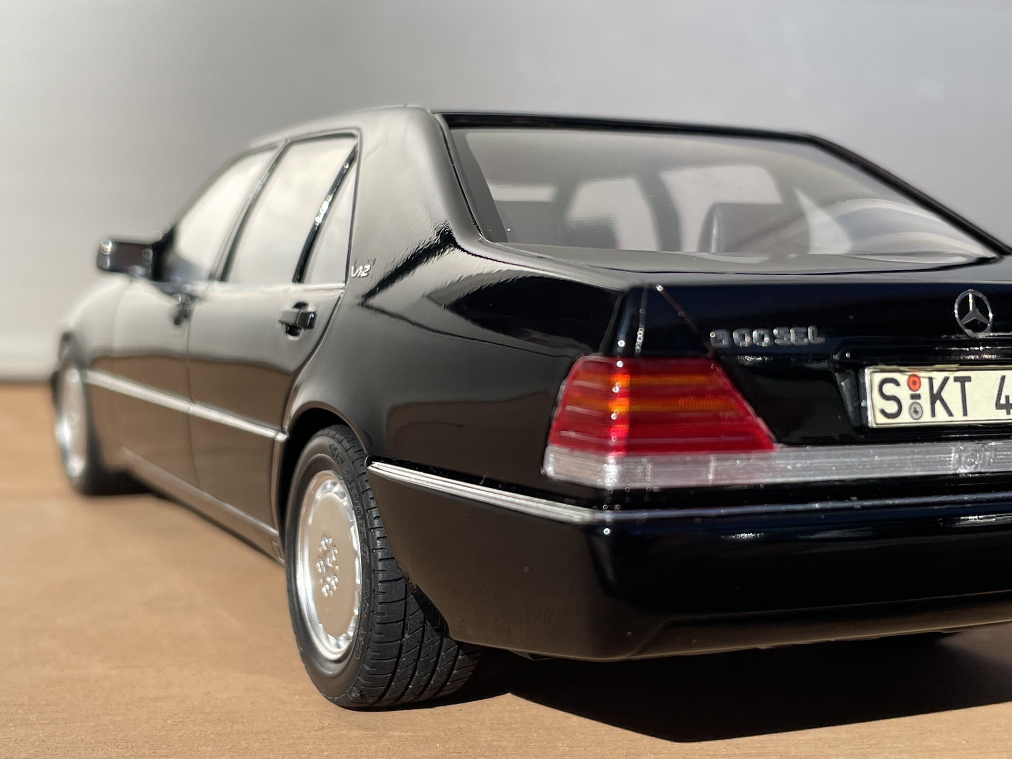 Uzivatel Kaz Na Twitteru タミヤ メルセデスベンツ600sel完成しました 新しい車と違い無駄なプレスラインが無くシンプルでとてもかっこいい車です 古いキットでもデカールもしっかり使えて 組みやすくさすがタミヤって感じでた T Co Rtp5lmdjol Twitter