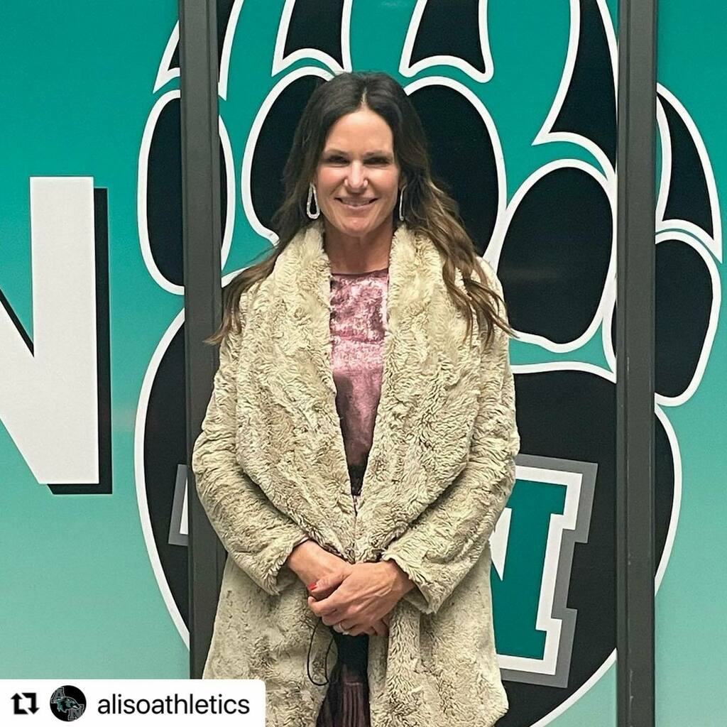 <a href="/alisoathletics/">Aliso Athletics</a>
An end of an era. For the past 25 years coach Middlebrook has guided thousands of our student athletes as a track and field and cross country coach. Last night she announced her “retirement” from coaching at Aliso Niguel.  Thank you coach Middlebrook for all …