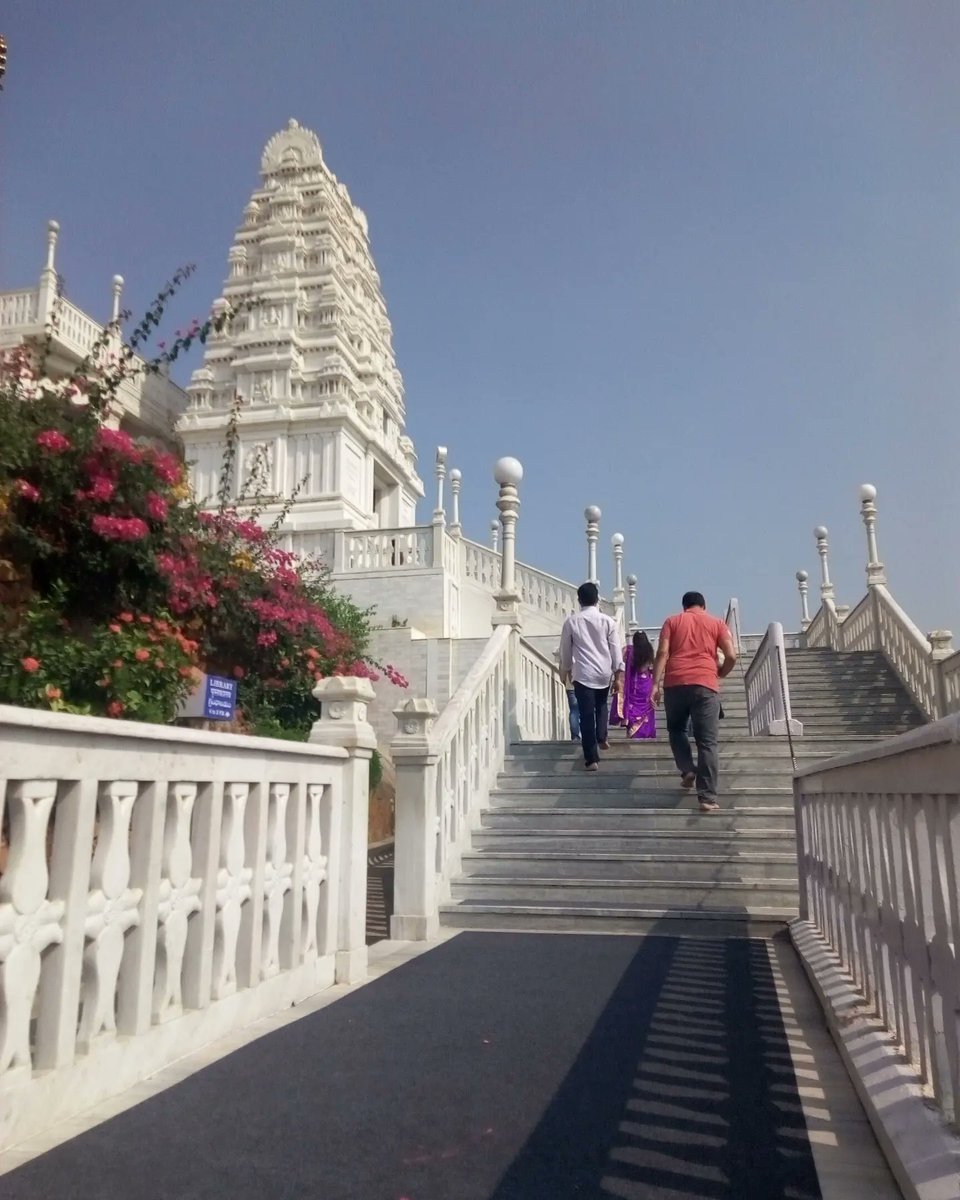 ManiMukesh18's tweet photo. Can you guess the name of this beautiful temple located in the heart of #Hyderabad ?

Hint: Govinda! Govinda!!

#SaturdayMorning #GoodMorningTwitterWorld #Temple #architecturephotography #guessit 

@HyderabadTrails @MuhammadArifAli https://t.co/5Y1TZUkb25