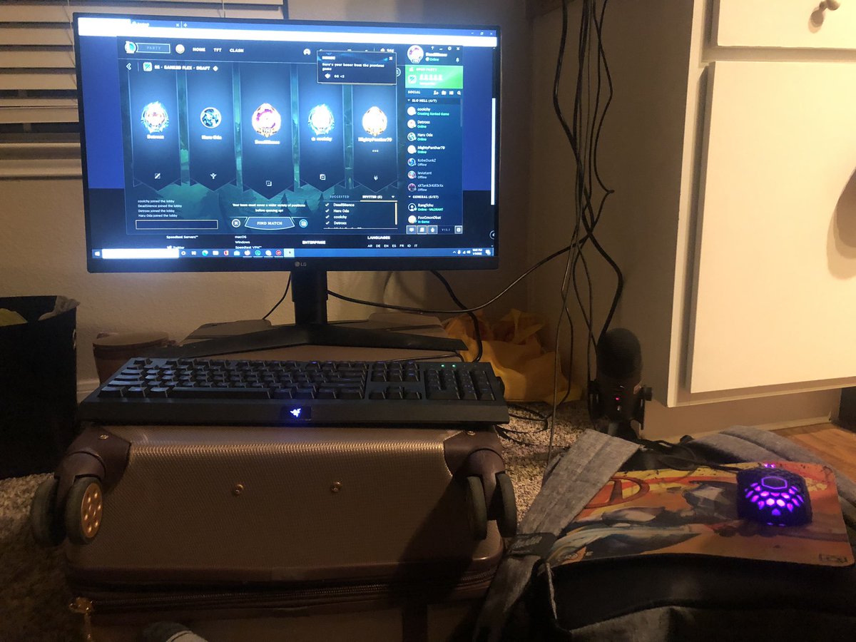 xJetzx's tweet photo. @secretlabchairs how do you rate my setup from 1-10? https://t.co/vV3rOjxHOx
