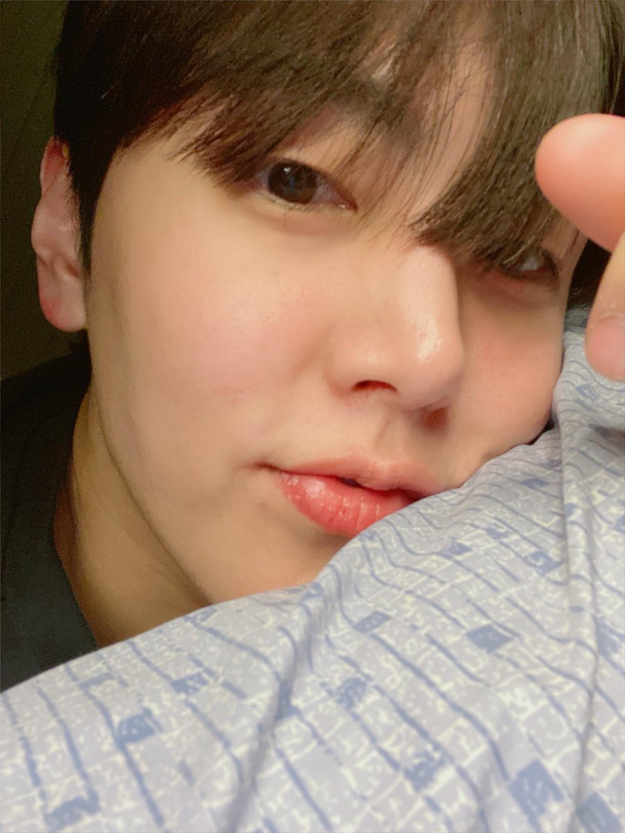 JaeyoonB0t's tweet photo. Hola fantasy! Ha pasado mucho tiempo desde mi último tweet :( te quería pedir perdón por eso. Pasaron muchas cosas desde que me fui.
Solo me queda agradecerle a fantasy por todo, el 7 de enero se cumplió un año desde que empecé con está cuenta, se me vinieron muchos recuerdos (+) https://t.co/vD9fG6AgWz