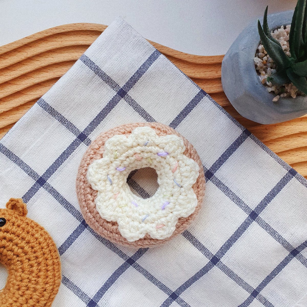 hellokitcrafts's tweet photo. Donut props..now on Etsy!:)
#Donuts #etsy #photoshoot #props #crochet #amigurumi https://t.co/SwDqR3tG2l