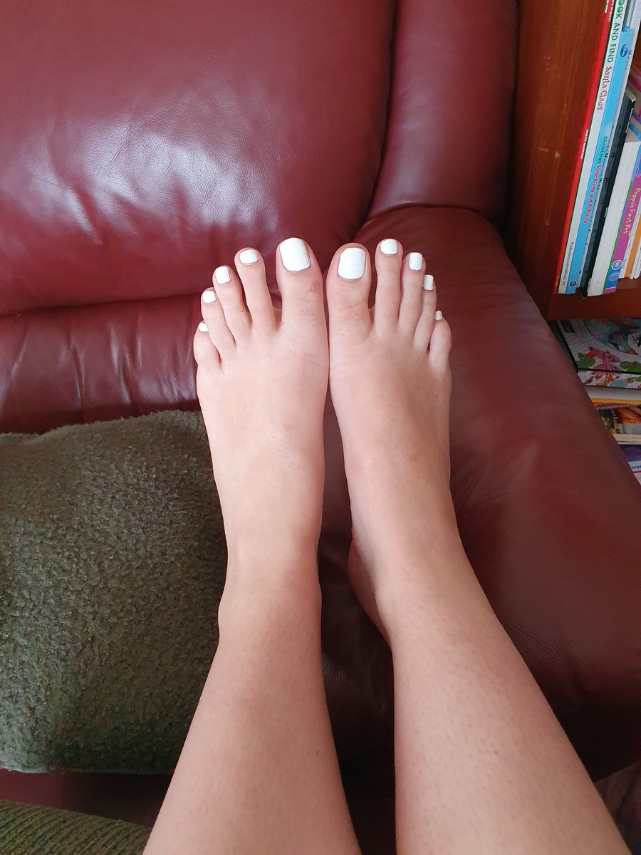April_dais_'s tweet photo. Does anybody want to worship me? I want all your money and compliance 🤌💋 https://t.co/RW6VbriqYN