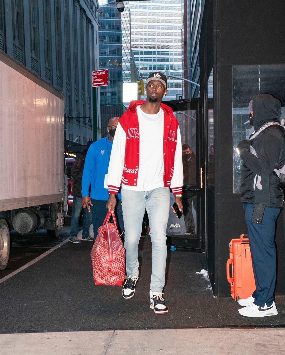 BPortistime's tweet photo. Spread love it’s the Brooklyn way! #UNDERDOG https://t.co/5Ewq1D83iW