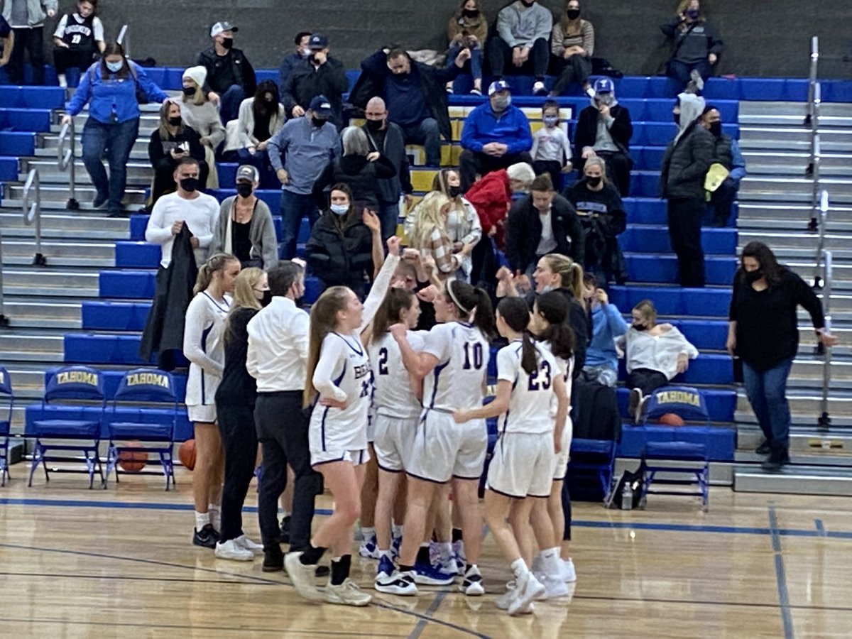 MsBearLifeAP's tweet photo. @LadybearsBBall @TahomabearsA Awesome job tonight by this team! Wow such a fun game - they left it all on the court! #rpi #gobears https://t.co/STRUYHjBLj