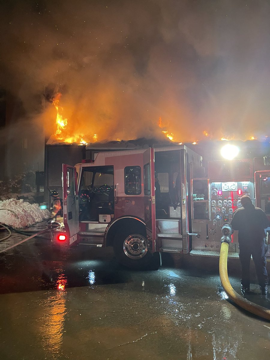SquadFirePhotos's tweet photo. Glastonbury Ct 2nd alarm. 1/7/22 at 10 Hollister Way S. At 20:11 the FD was dispatched for a chimney fire. Fire was through the roof on arrival. @FirehouseNews @fireengineering @GlastonburyFire @Glastonbury_PD @NEFireChiefs @BreakingNowCT @ChristineDempse @FOX61News https://t.co/W945aVw6TP