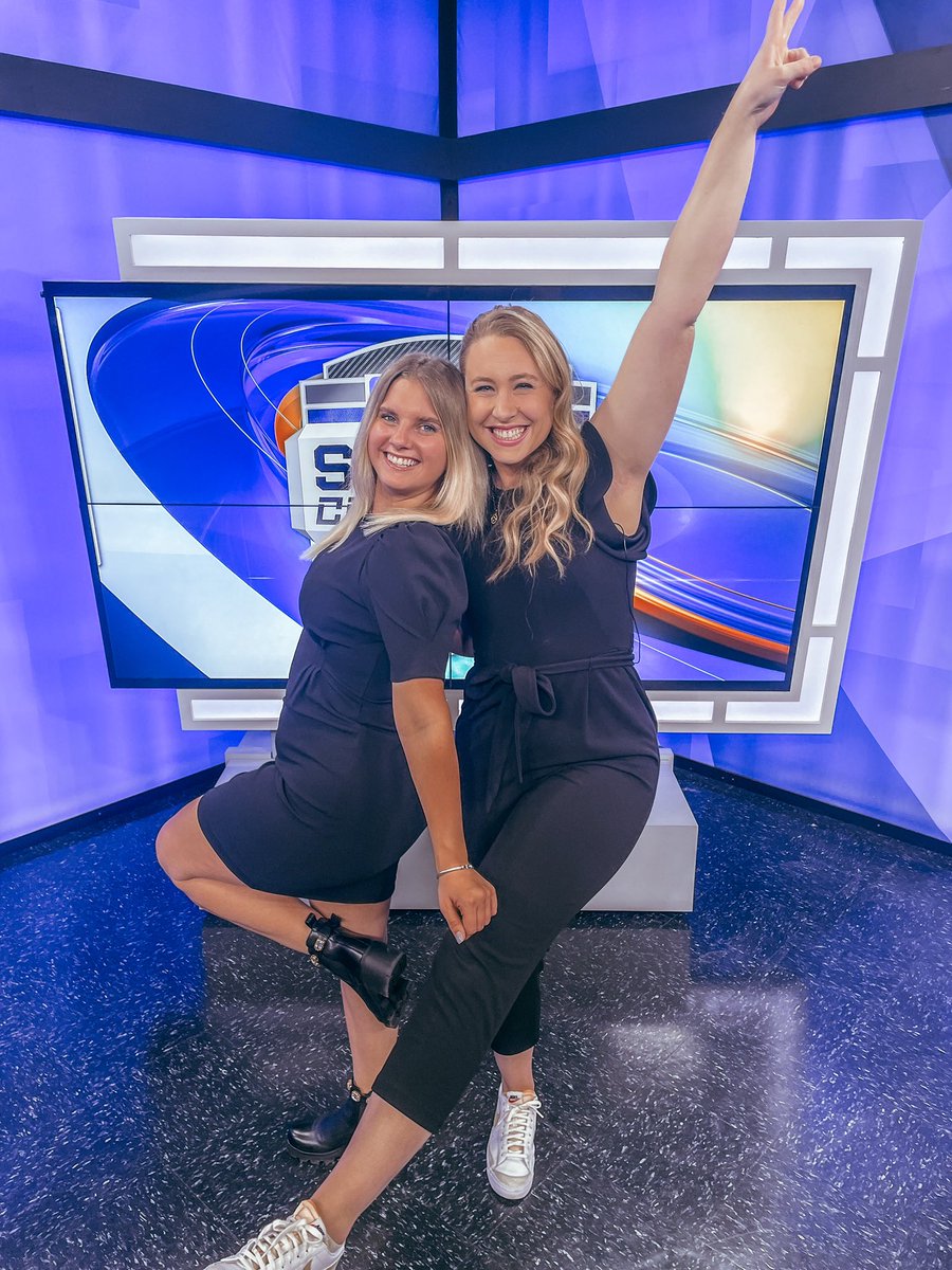 arielle_schafer's tweet photo. Everyone say hello to your new KLBK Sports Department!!! So excited to have Lauren here! 

We are excited to tell the amazing stories of the athletes and coaches in the 806! 😊

@KLBKNews | @_laurencottrell | @klbk_sports 

#girlpower https://t.co/8MLS4AmHeU