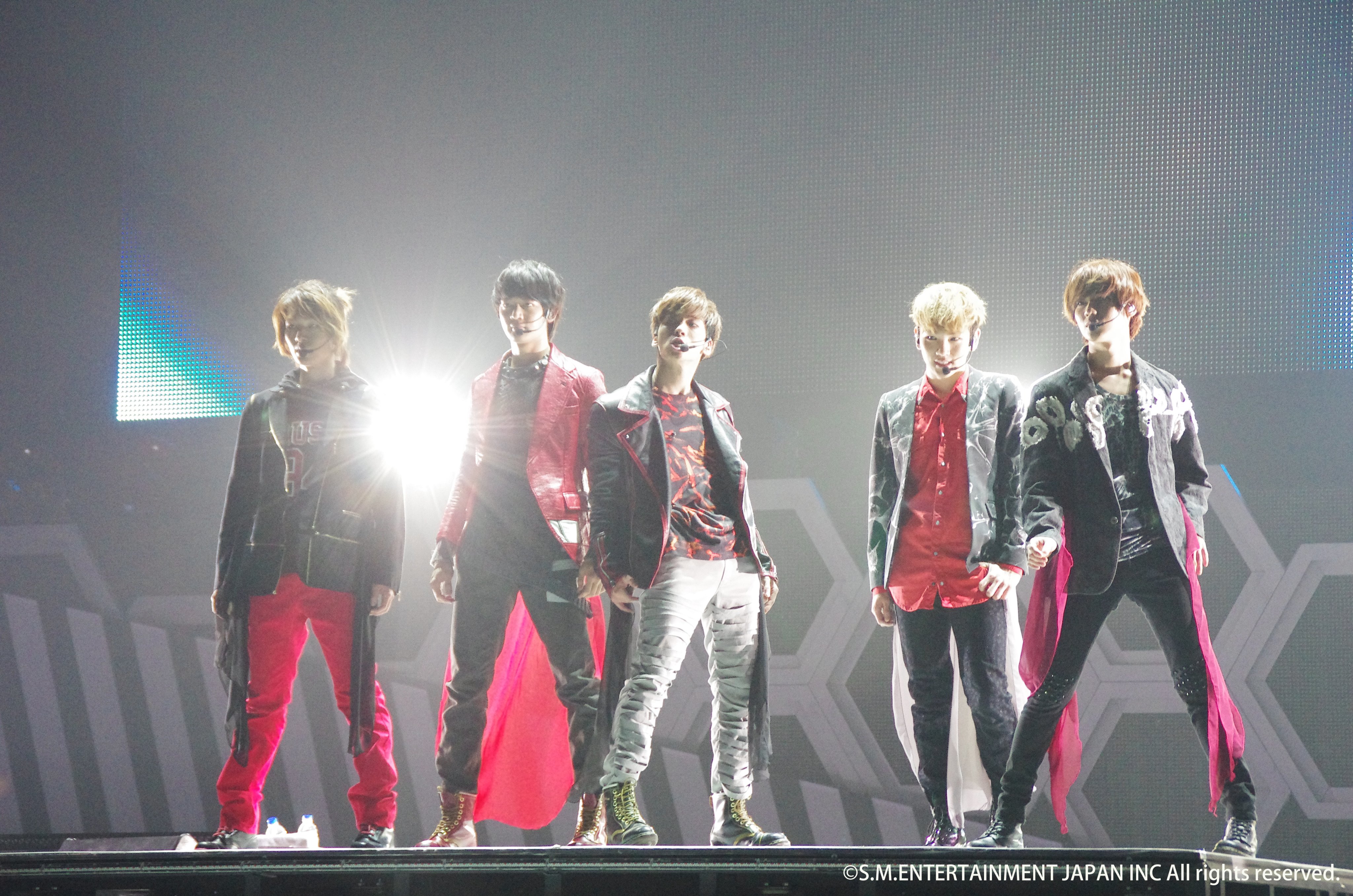 Shinetter ｼｬｲﾆｯﾀｰ 本日1月8日 土 よる9時から Shinee The First Japan Arena Tour Shinee World 12 Youtubeで一夜限りのプレミア公開です Shinee Shinee Replay T Co Pbsnjn9yxx T Co Boi5gnyihf Twitter