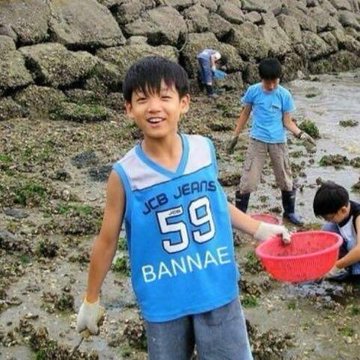 Dikshubts7's tweet photo. BABY JUNGKOOK IS SO ADORABLE https://t.co/uHPZFbnxMi