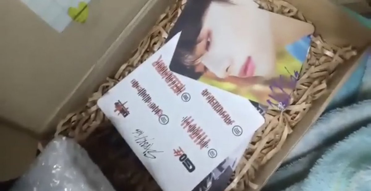 GAN6AJAKE's tweet photo. thank uuu @bang_cart!!! sorry for the late feedback pero got the item nang maayos and thank u sm for the vvv smooth transaction!! til next budol poooo!!

also dami freebies sabi ng cousin ko!! thank u so much!!!!!!

#bang_cartproof https://t.co/r0Zd9kgkbt
