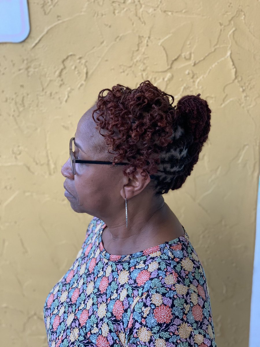 Sometimes you just gotta “trust the process”…💚

#locs #interlocking #jacksonvillehairstylist #microlocs #orangeparkhair #haircut  #myhandsmytools  #silkpress  #florida #orangepark #naturalhairstyles #unbiasedtresses #fleminghair #twostrandtwist #haircuts #healthyhair