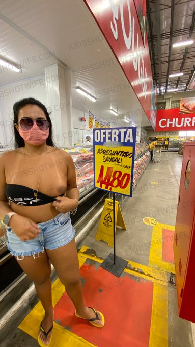 Bom dia meus amores. Aquela exibi&ccedil;&atilde;o gostosa no mercado.  Algu&eacute;m sabe me dizer porque apresuntado &eacute; mais<a href="/tag/corno"class="tags"><span>#corno</span></a><a href="/tag/krisshotwife"class="tags"><span>#krisshotwife</span></a>