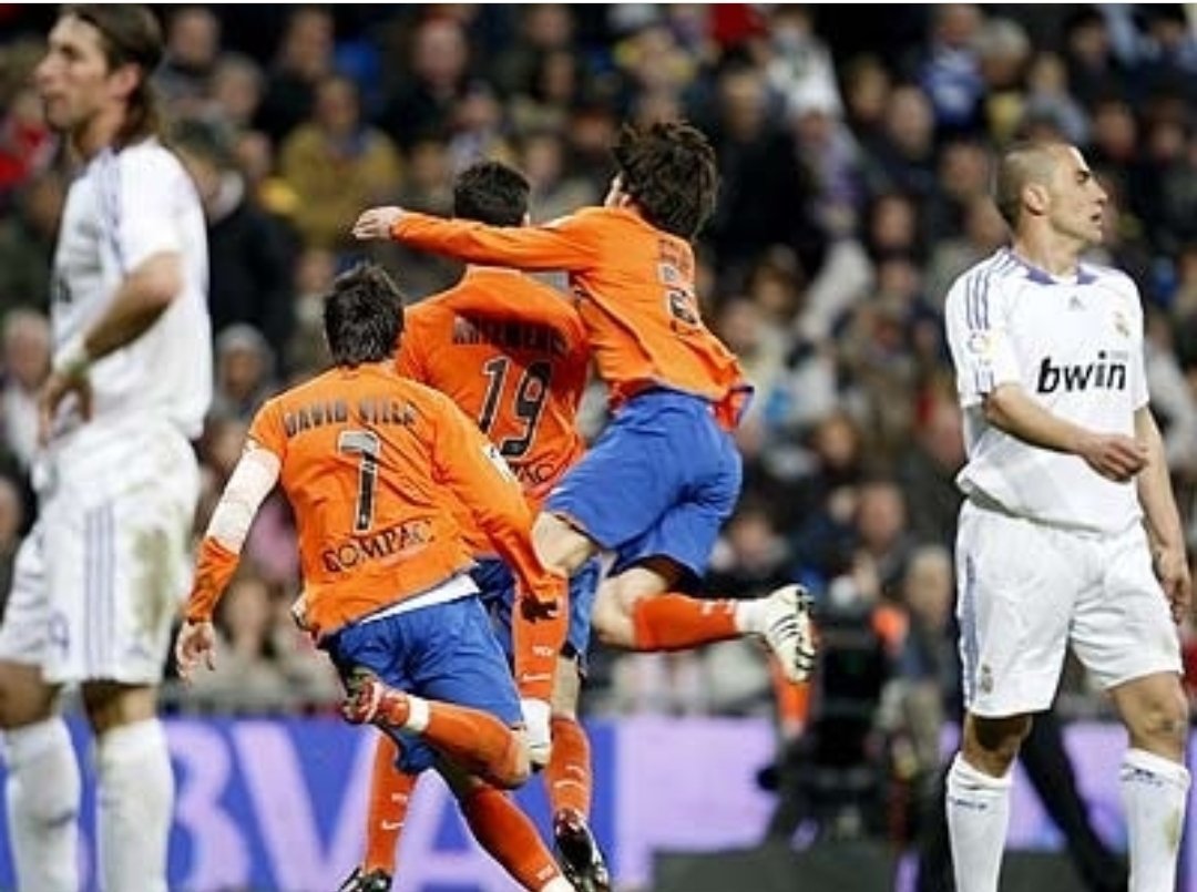 CfAzerbaijan's tweet photo. "Real Madrid" üzərində son səfər qələbəmiz 23 mart 2008-ci ildə baş tutmuşdur🦇
#realmadridvalencia #ADNVCF #valenciacf #valencia #valencialosches #losches #laliga #laligavalencia #spain #valencia🇪🇦 #vamos #amunt #amuntvalencia #valència #valenciacf⚽️ #valencià #vcfcentenari #vcf https://t.co/KjoQO87dcN